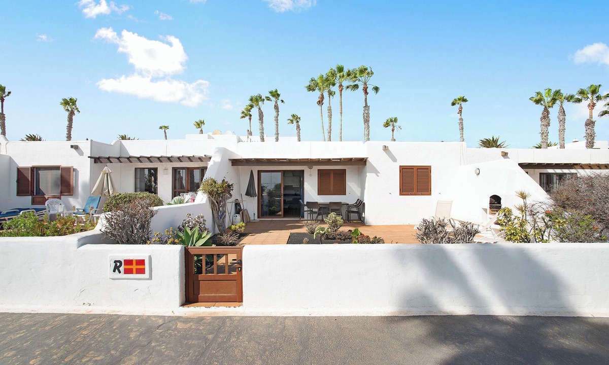 Playa Blanca Apartment | Apartment Puerto Chico R with Sea View, Pool, Terrace & Wi-Fi