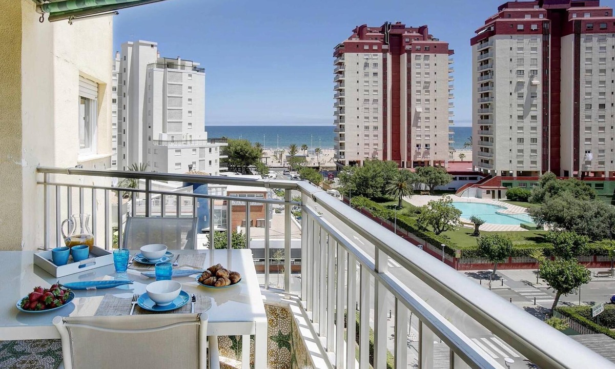 Grau i Platja Apartment | Apartment 'Tokiomar Playa' with Sea View, Wi-Fi and Air Conditioning
