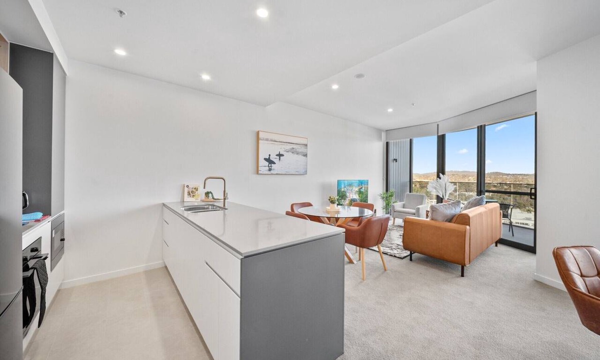 Phillip Apartment | Apartment with Gym and Indoor Pool Access