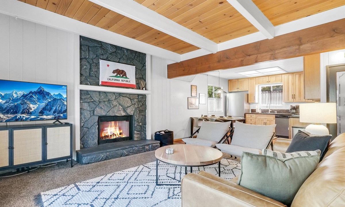 Arrowbear Lake House | Arrowbear retreat - EV Charging, Generator, Arcade