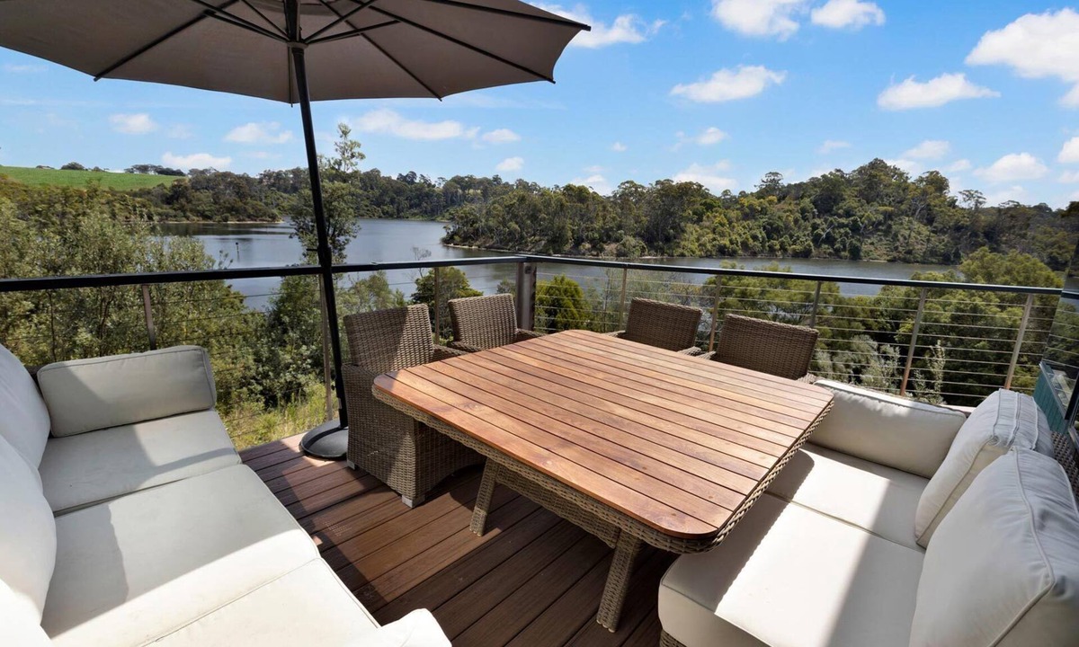 Lakes Entrance House | Arukah House: Waterfront property with magnificent views from every room!