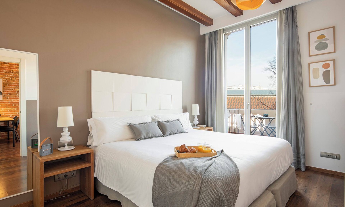 Sant Antoni Apartment | Aspasios Market Balconies
