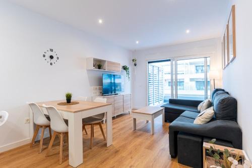 Almeria Apartment | ATP Vega de Acá a 5 minutos de la Playa, Piscina Abierta y Parking Privado Gratis!