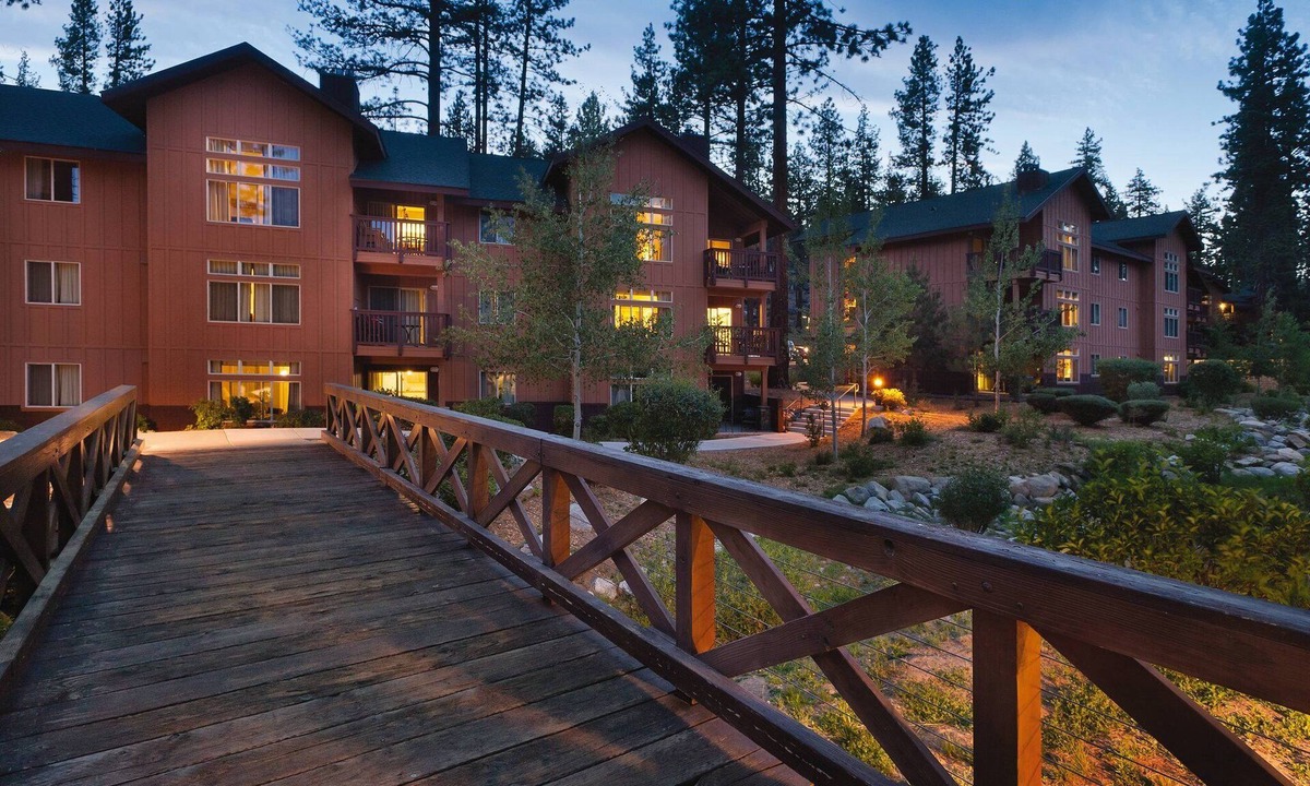 Round Hill Village Resort | Awesome summers and gorgeous winters!