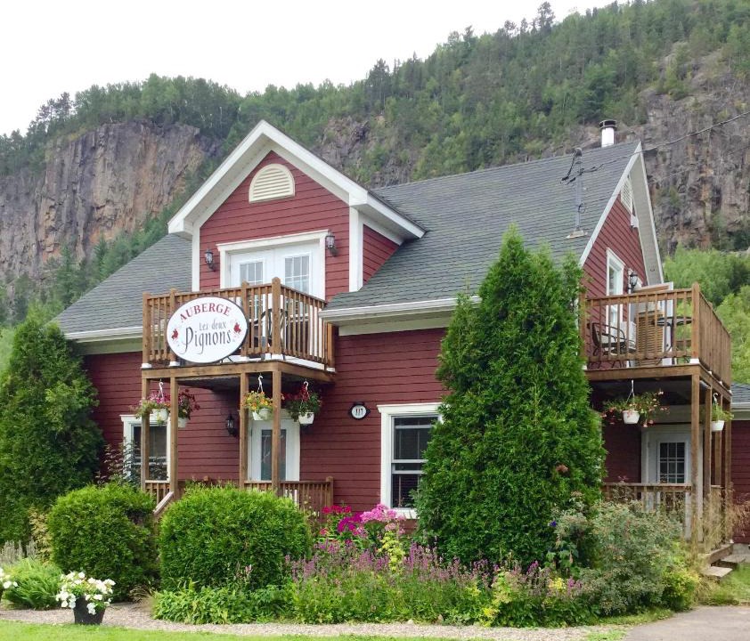 Petit-Saguenay Bed & Breakfast | B&B Les Deux Pignons