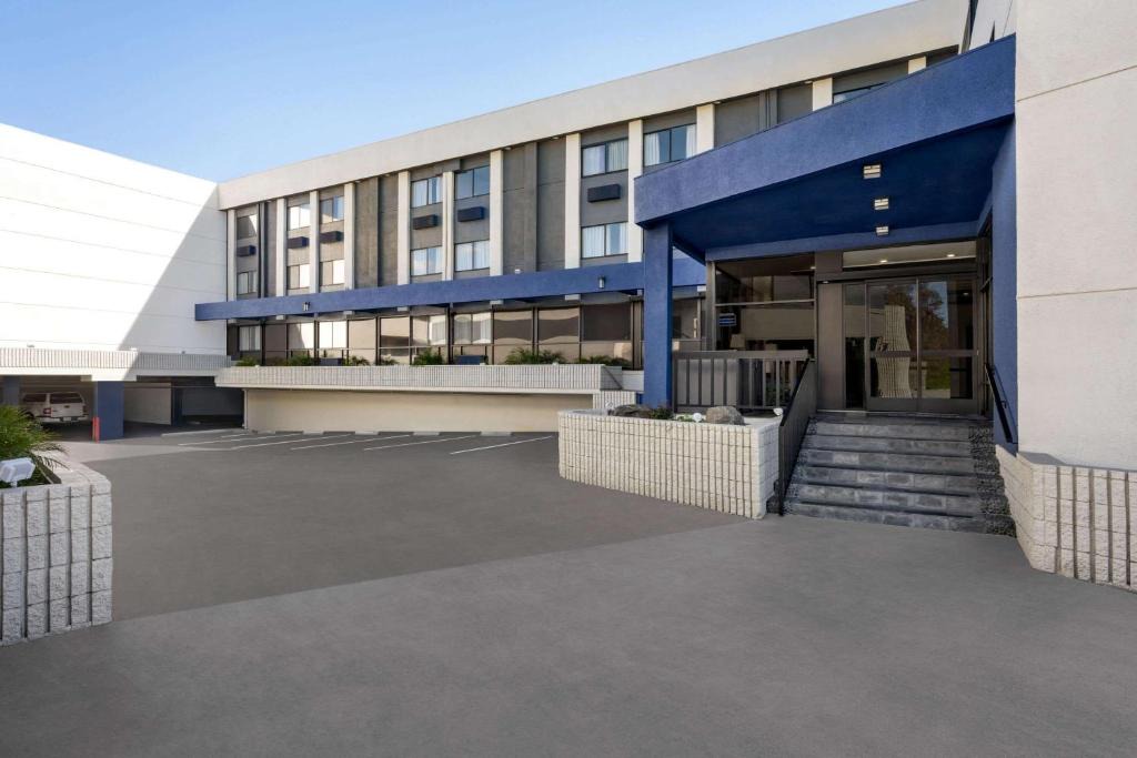 Monterey Park Hotel | Baymont by Wyndham Monterey Park