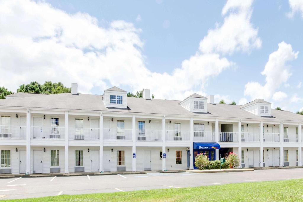 Ozark Hotel | Baymont by Wyndham Ozark