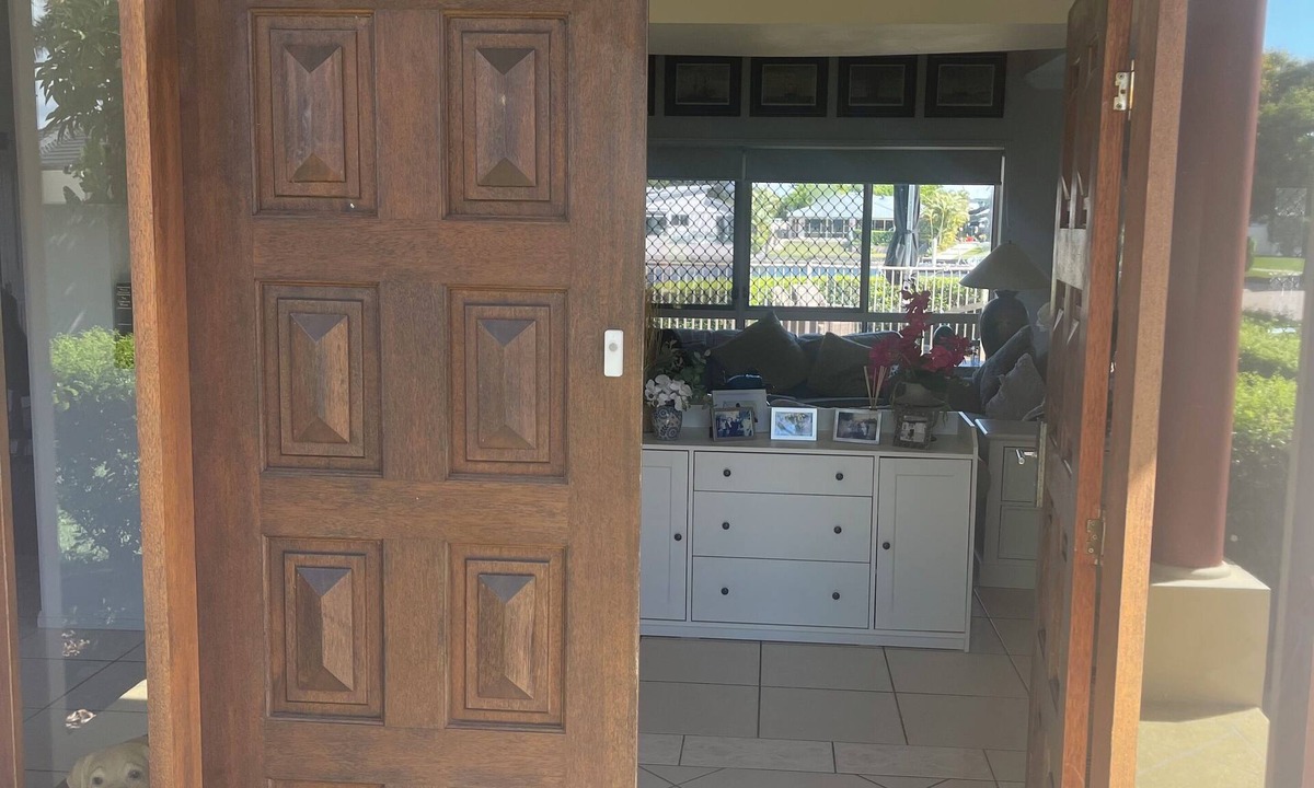Helensvale House | Beach House on the Gold Coast Canal - Room 1