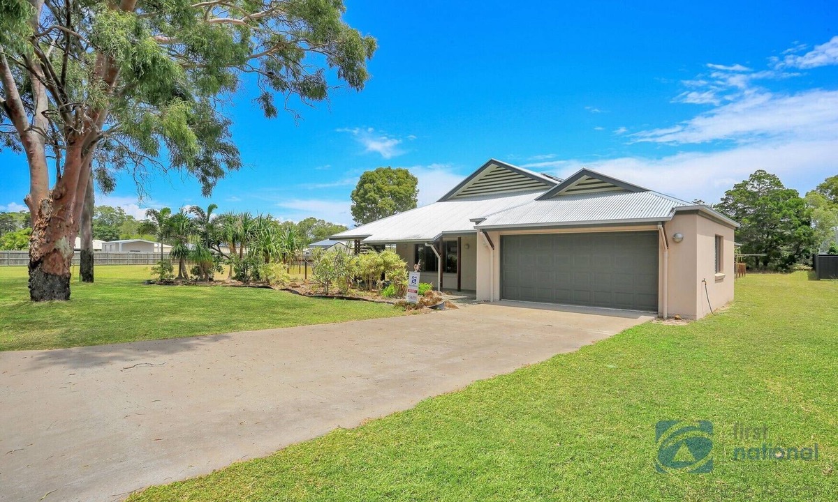 Woodgate House | Beach house one street from the Beach