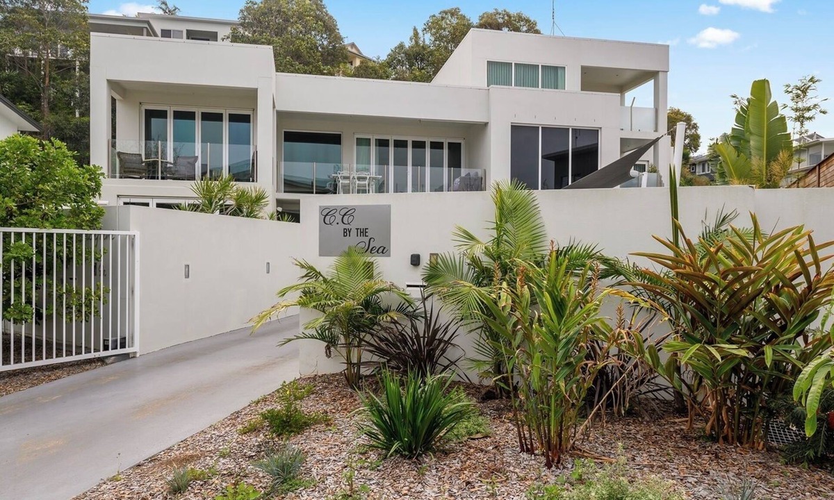 Sapphire Beach House | Beachfront by the CC, Plunge Pool, Beach, Pet Friendly