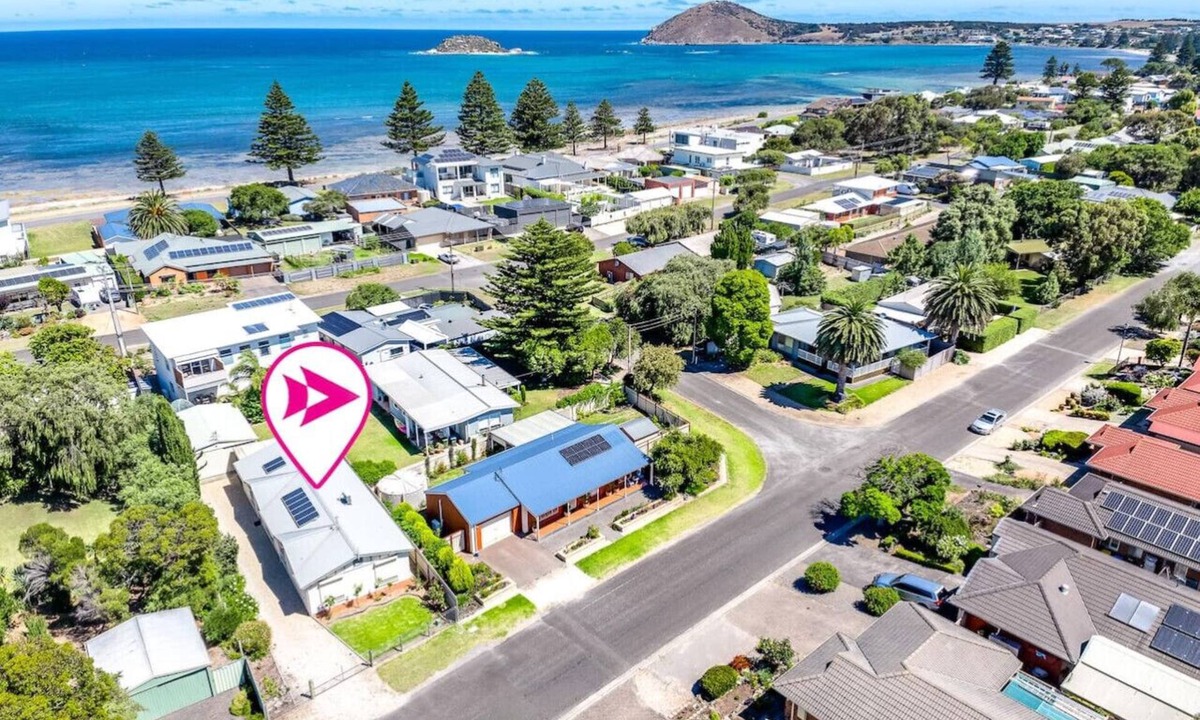 Encounter Bay House | Beachside Family Retreat | 4BR | Pet Friendly | Walk to Encounter Bay