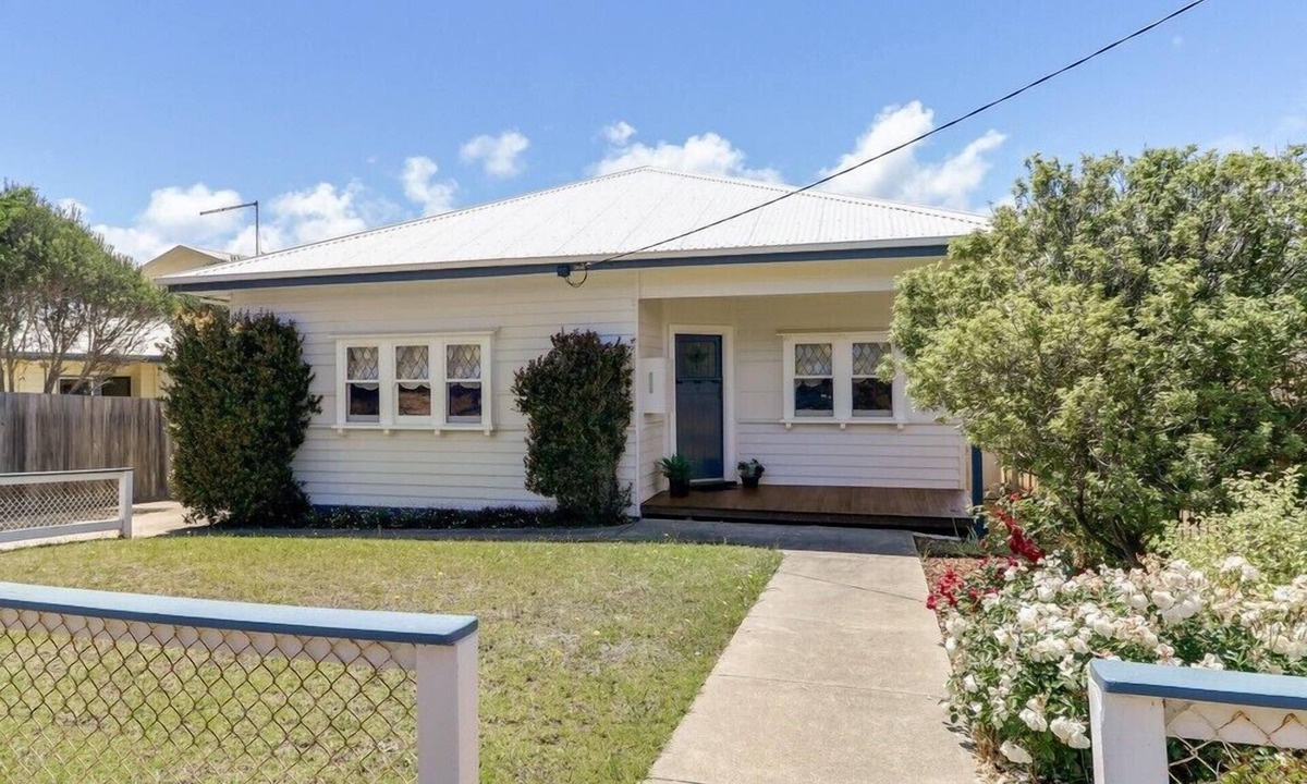 Lake Tyers Beach House | Beacon Cottage | Cosy Family Retreat