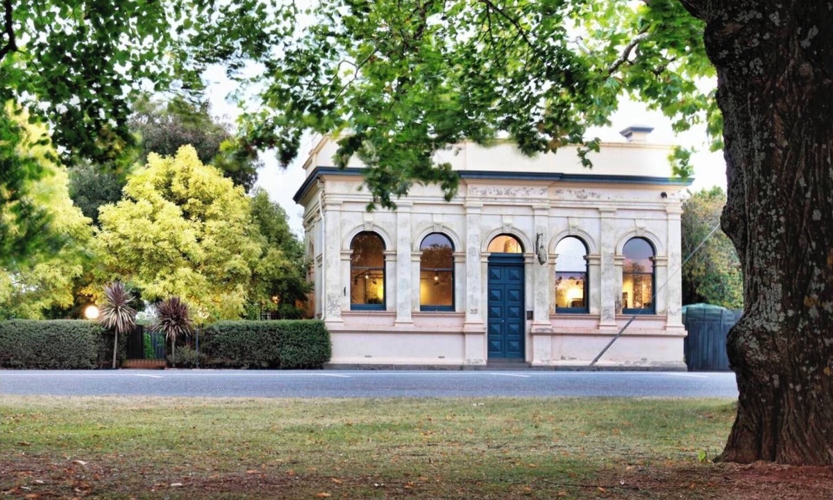 Lancefield House | Beautiful historic former bank set in gorgeous country garden