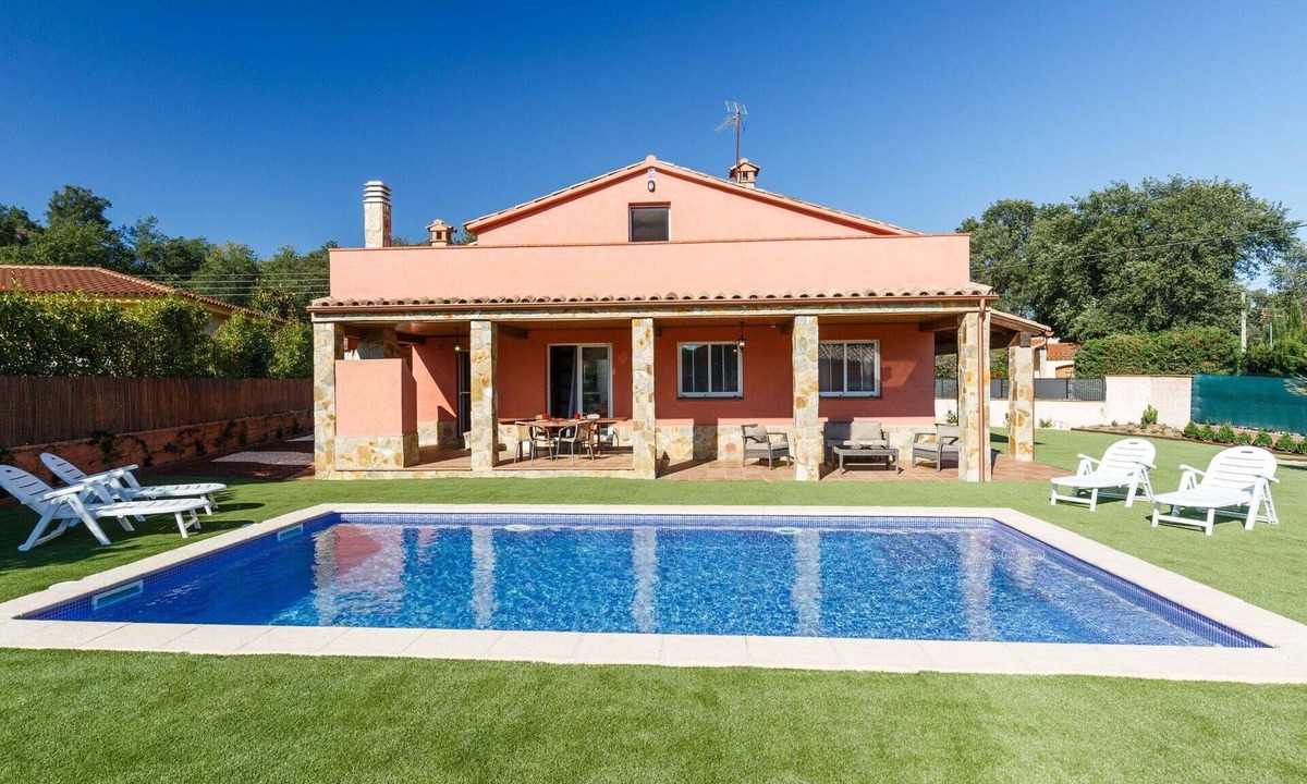 Can Carbonell House | Beautiful private villa for 10 guests with WIFI, private pool, TV and patio