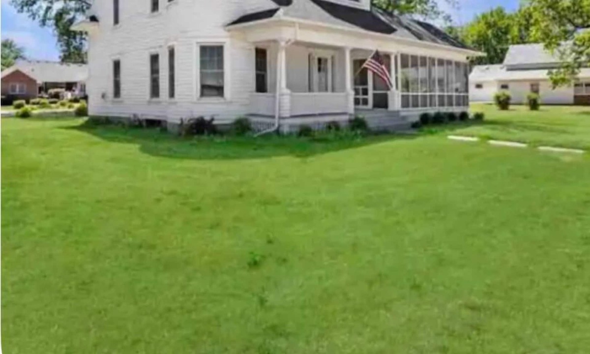 Adel House | Beautiful place to stay, short walk to our downtown filled with places to visit.