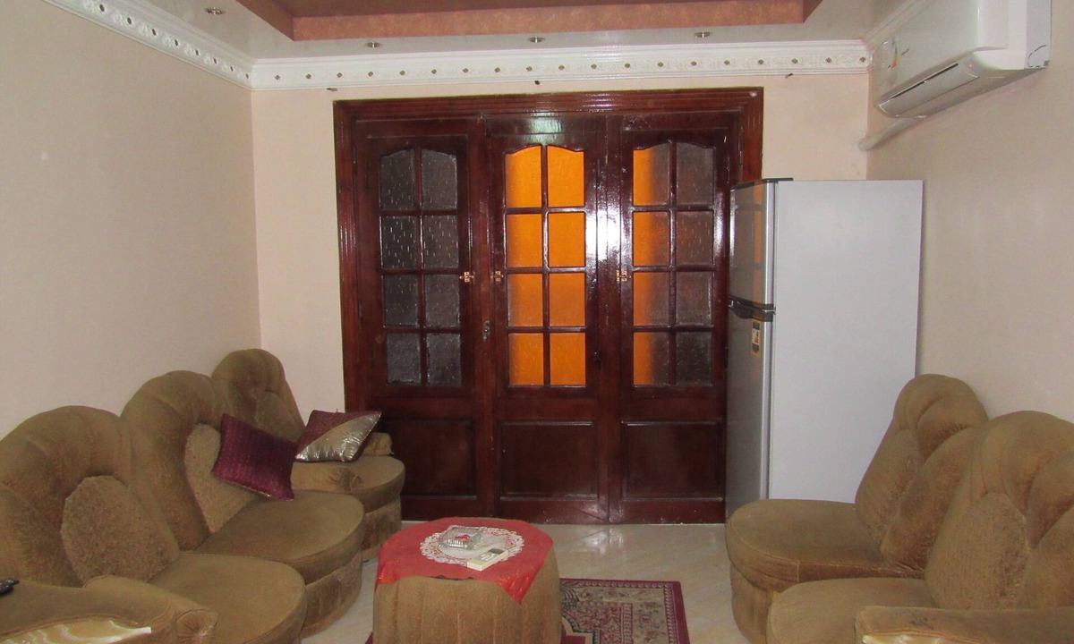 Al-Muntazah Apartment | Beautiful sea side view near Montaza Palace and Miami Beach + local shopping