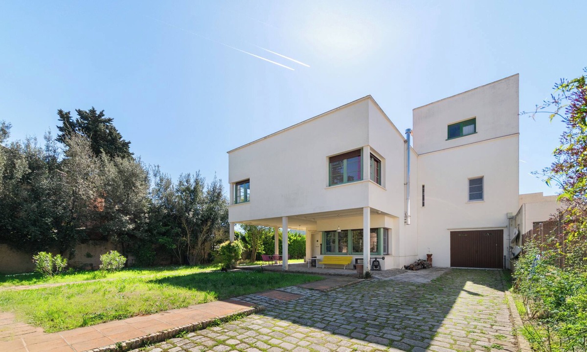 Begues House | Begues: diseño, luz y jardín