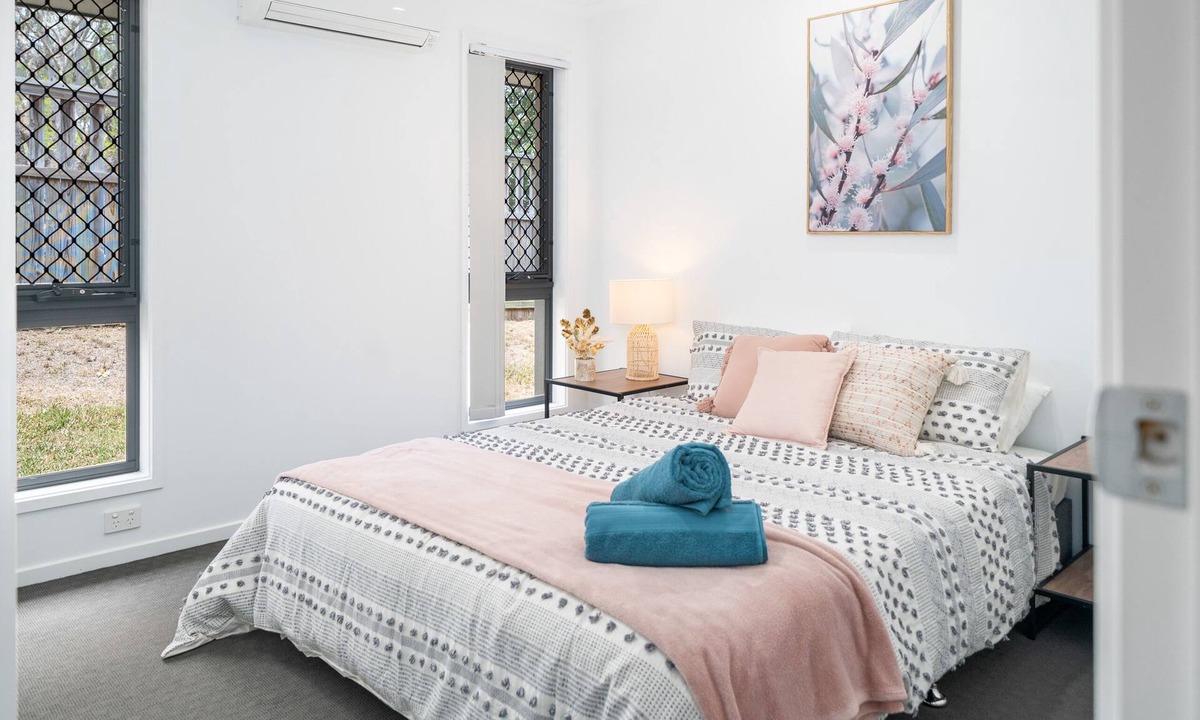 Bellbird Park House | Bellbird Park Stay Katandra | 3 BR Family and Worker Home