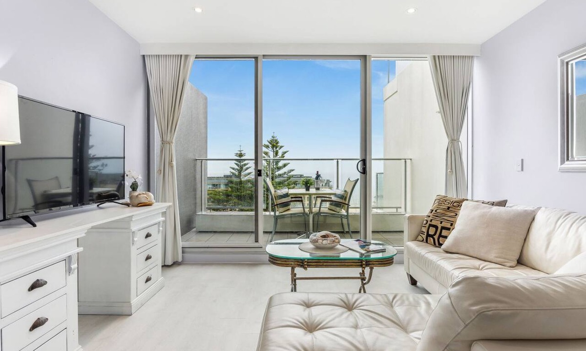 Glenelg Apartment | Belle Escapes - Bay View Lookout