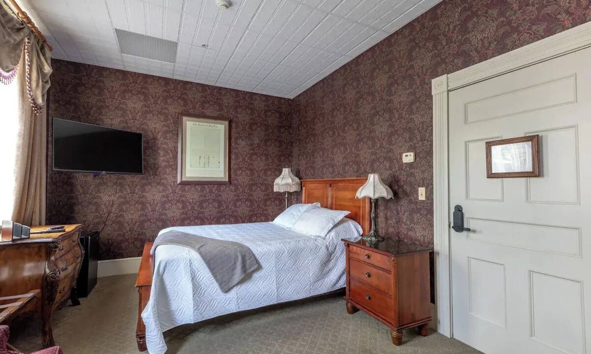 Geneseo Bed & Breakfast | Big Tree Treaty Room - Big Tree Innnn