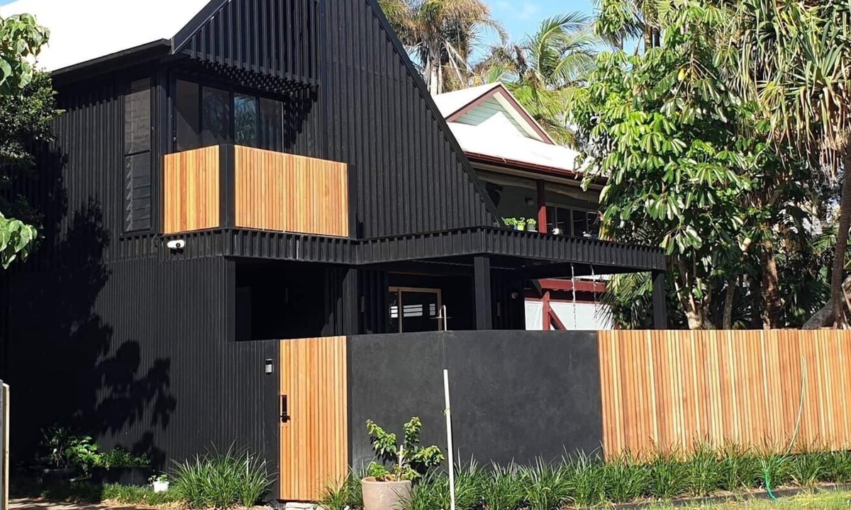 Belongil House | Black on Belongil Beach Byron Bay - modern house across from beach