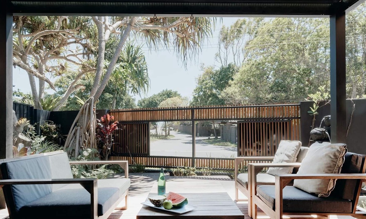 Belongil House | Black on Belongil - Beach Houses of Byron