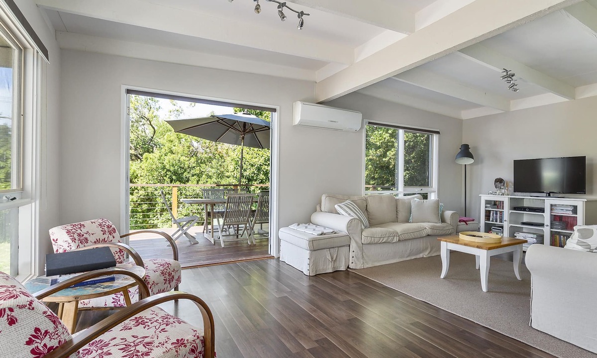 Blairgowrie House | Blairgowrie Bella - Beautiful family friendly home with cosy open fire place.