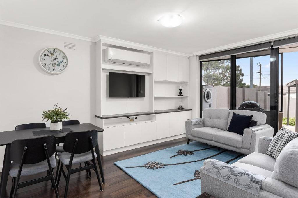 Essendon Apartment | Boutique Stays - Lilly Pilly