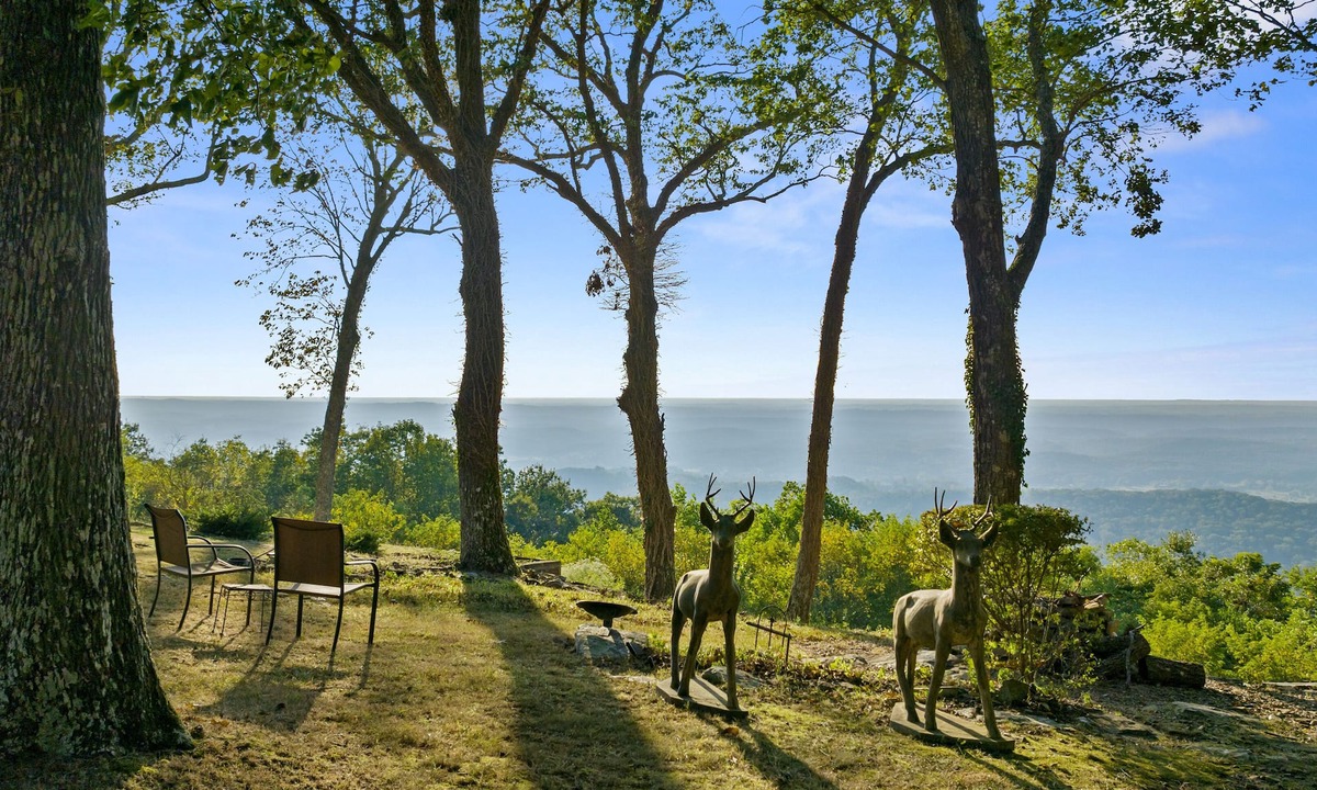 Mentone Cottage | Breathtaking Views From Any Room With Great Rates
