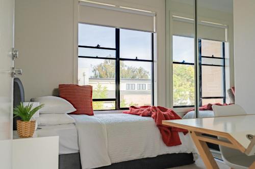 Woodville West House | Bright 2BR Home near Beach, Free Parking, WiFi & Full Kitchen