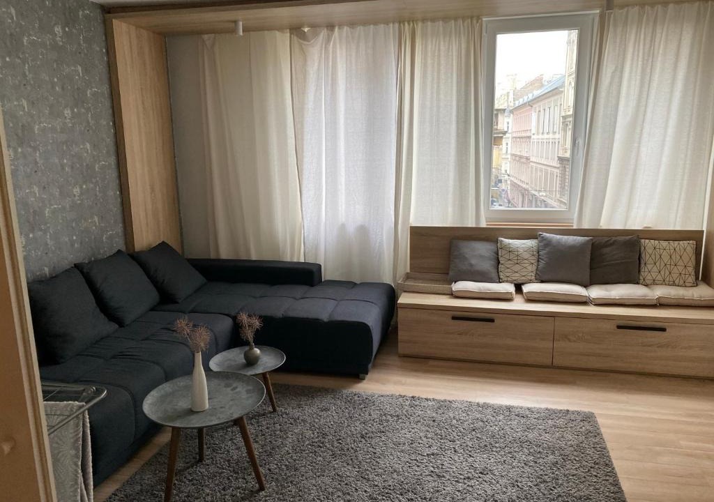Terezvaros Apartment | Broadway Apartment