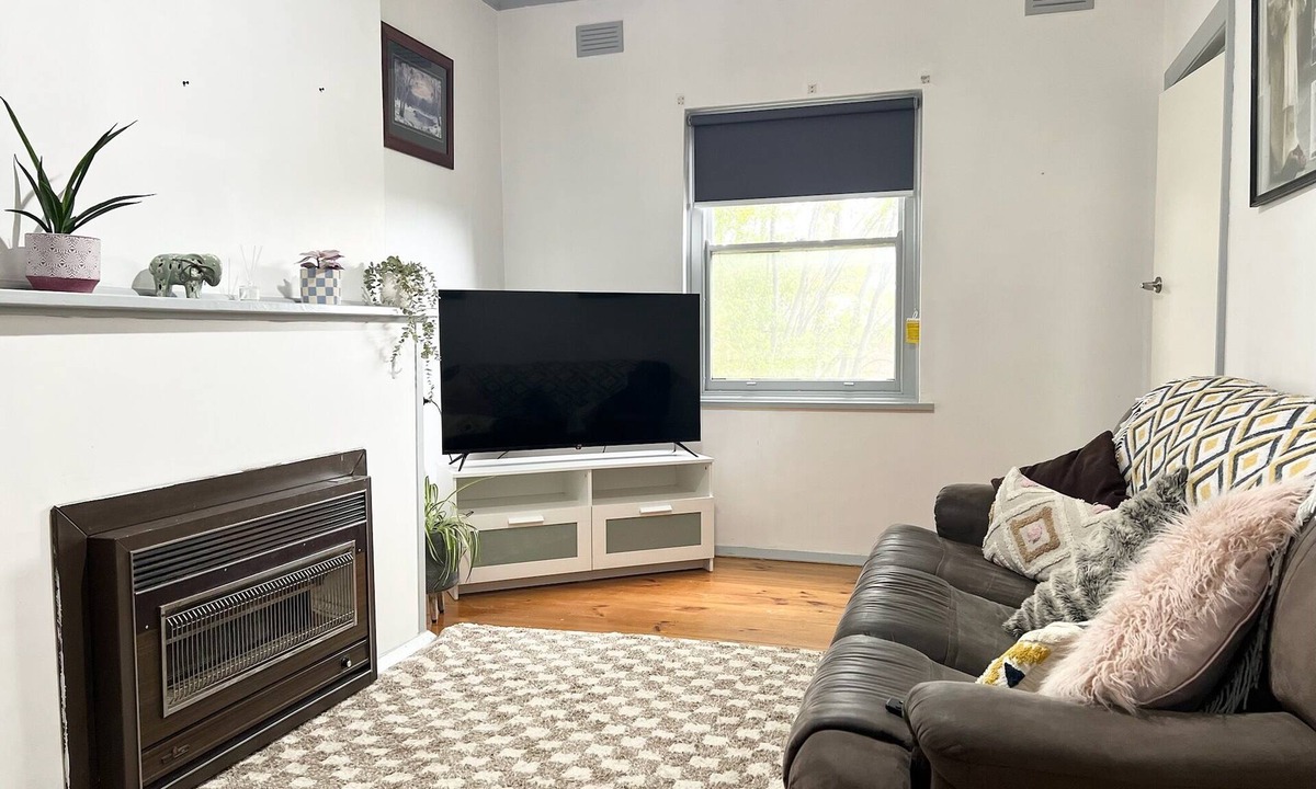 Mount Gambier House | Budget-Friendly 3-Bedroom Stone Home Mt Gambier