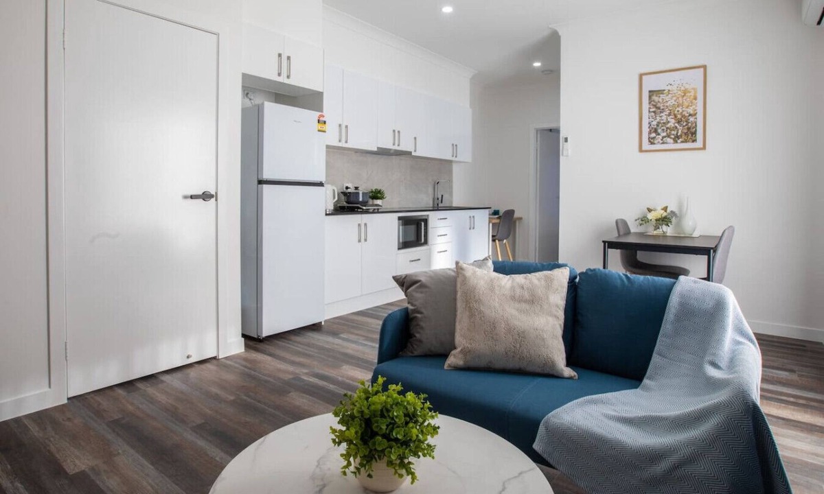 Oxley House | Budget Private Suite w/Kitchen, Ensuite & A/C