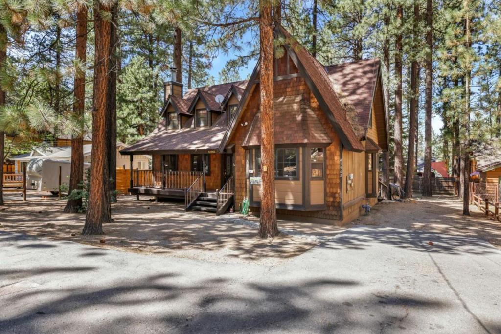 Summit Estates House | Bummit at the Summit #2017 by Big Bear Vacations