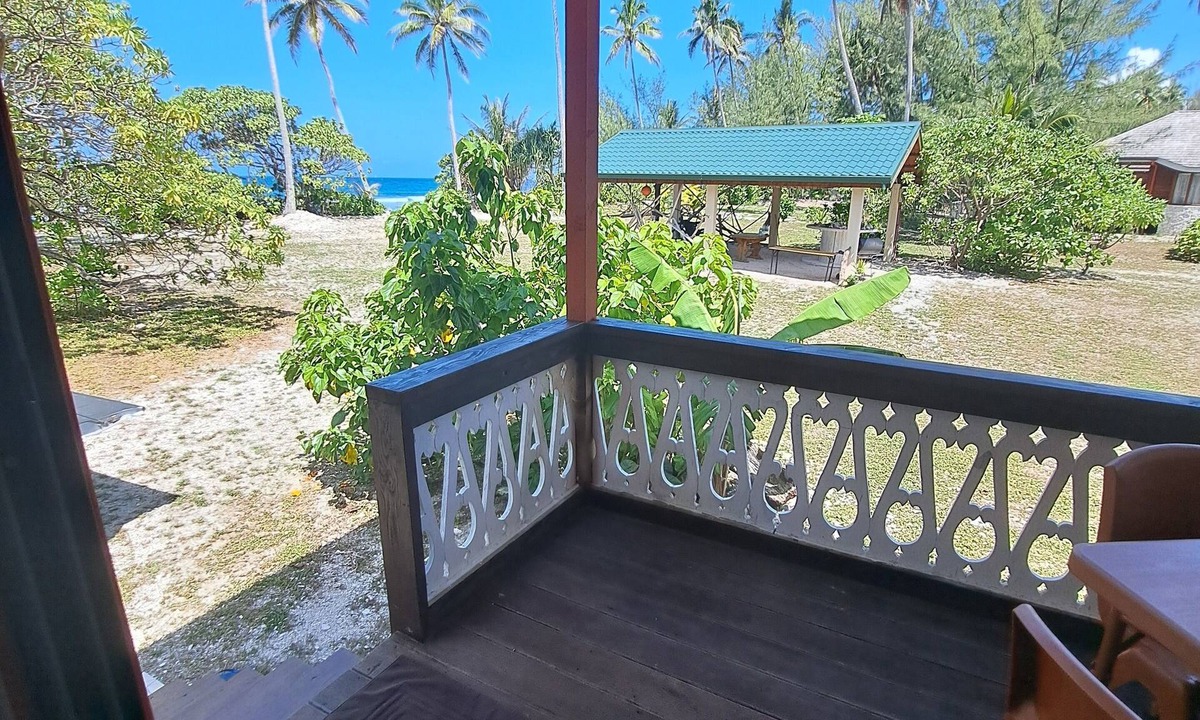 Temae House | Bungalow Alizé on stilts overlooking the lagoon and ocean