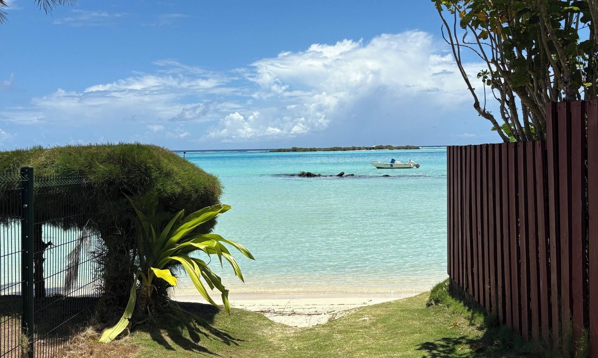 Moorea-Maiao House | Bungalow Moe Moea by ENJOY VILLAS/2 bdrm with AC/1 bath/beach access