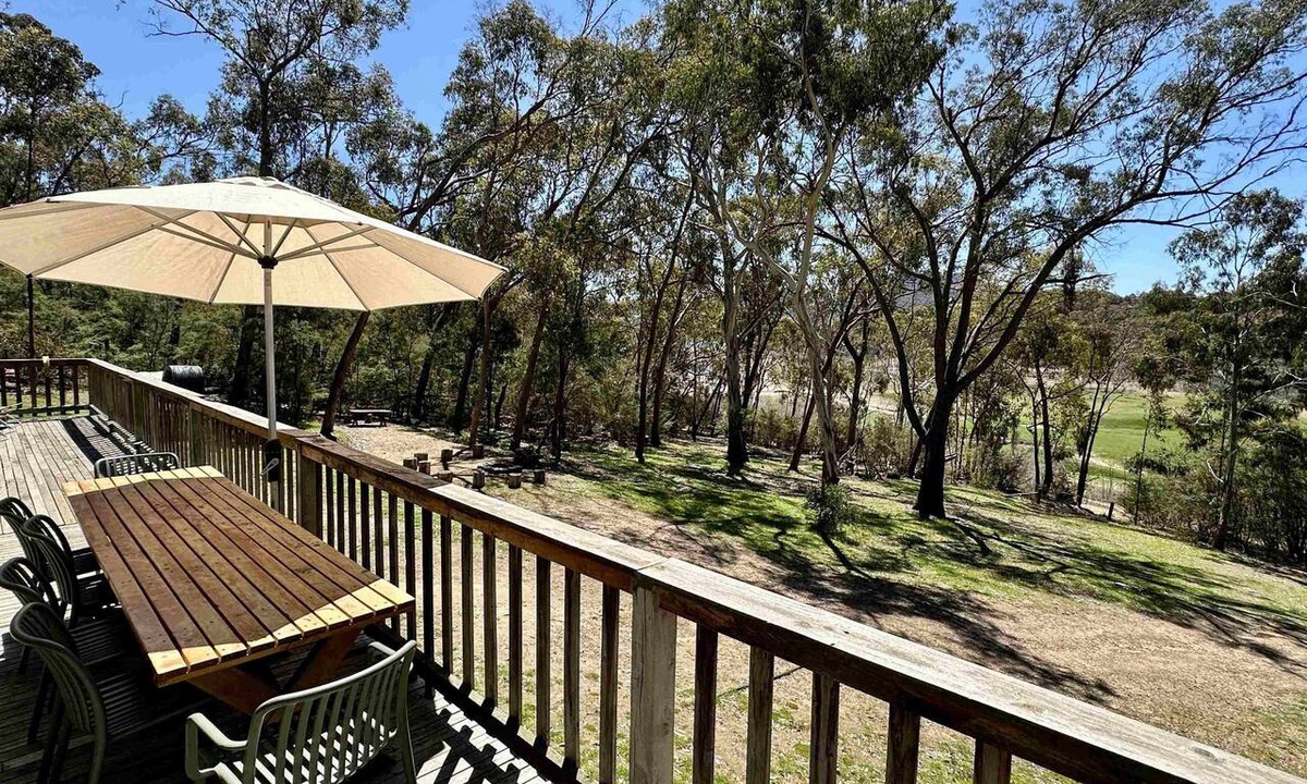 Jamieson House | Bush retreat near Lake Eildon - comfortable house on bush block