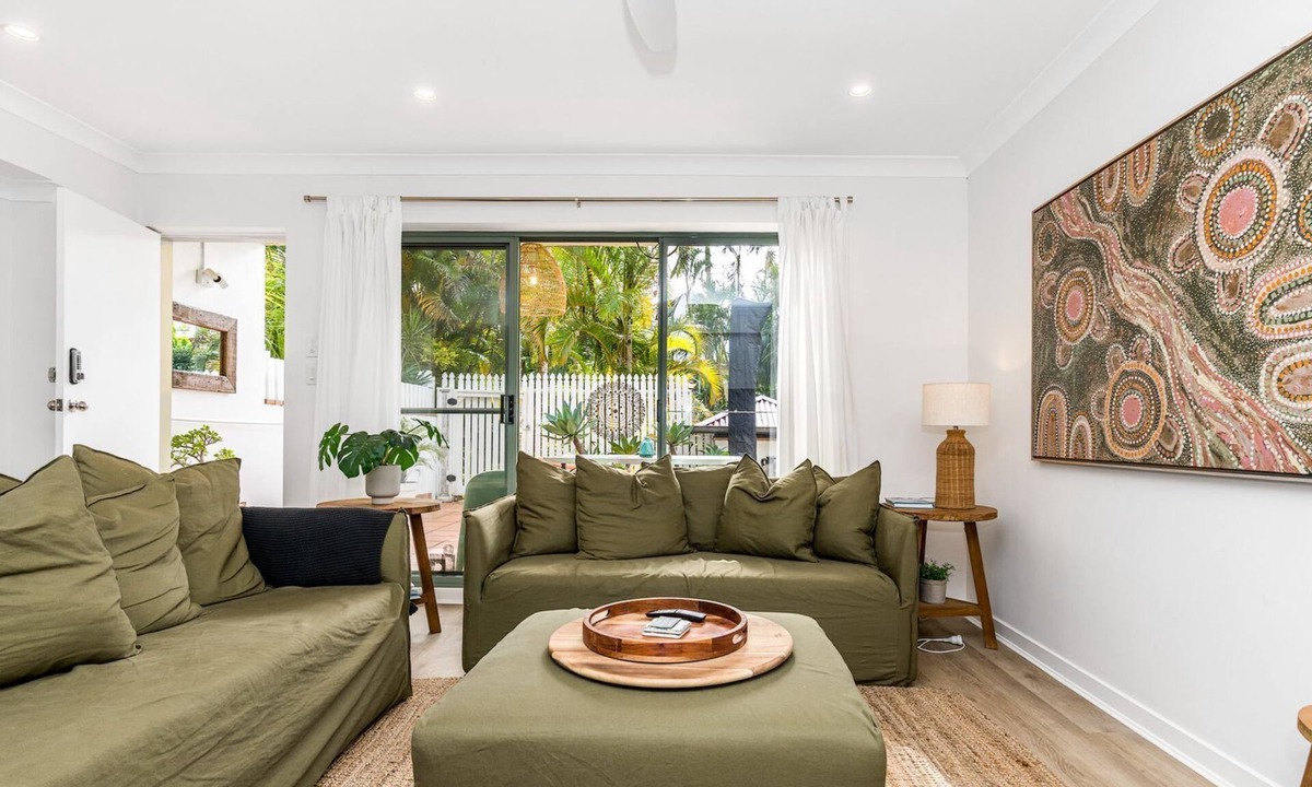 Belongil House | Byron Beachside 5 the perfect holiday pad right on the beach!