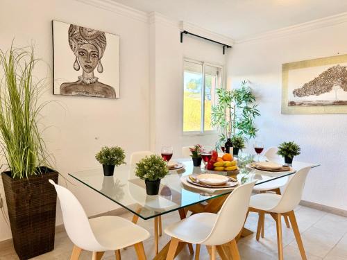 Los Naranjos Apartment | Calm Coastal Boutique Apartment for 12 by TuriVida