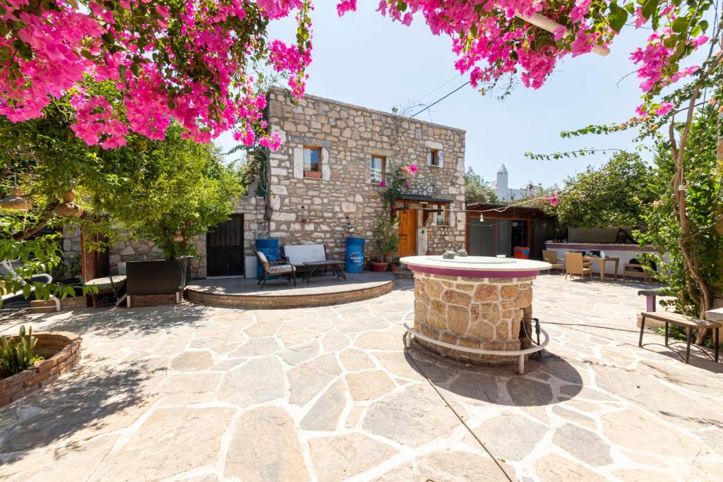 Bodrum City Center Apartment | Captivating Stone House with Patio near Beach in the Heart of Bodrum