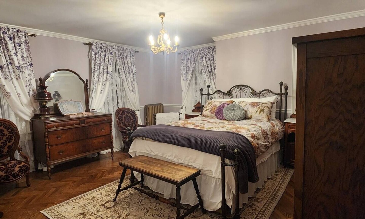 Montgomery House | Cardinal Farm-The Wren Room