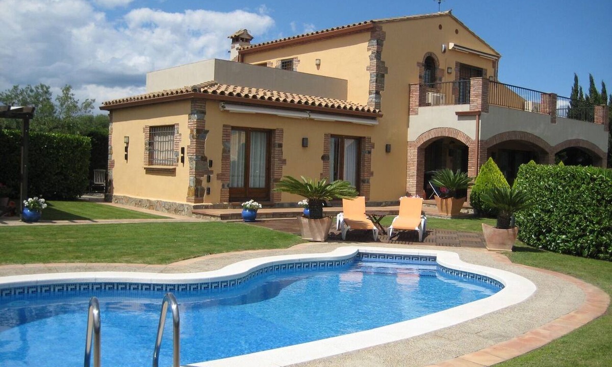 Perelada House | Casa Familiar - Zona Residencial En Campo De Golf