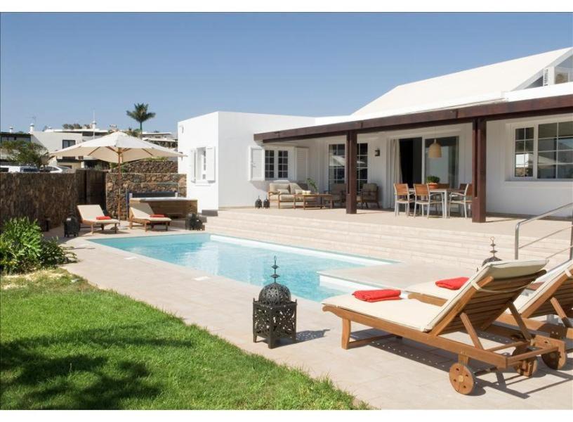 Los Mojones Villa | Casa Janubio Dos - Elegant 3 Bedroom villa - WIFI and Air Conditioning - Perfect for families