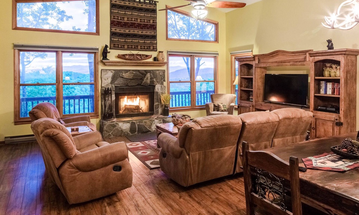 Sylva Cabin | Cedar log home paradise w/mountain views - billiards and foosball