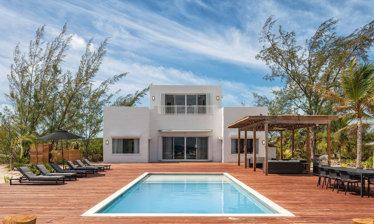 George Town Villa | CH Villa★ Beachfront ★ Kayak ★Pool★ WiFi ★10 ppl