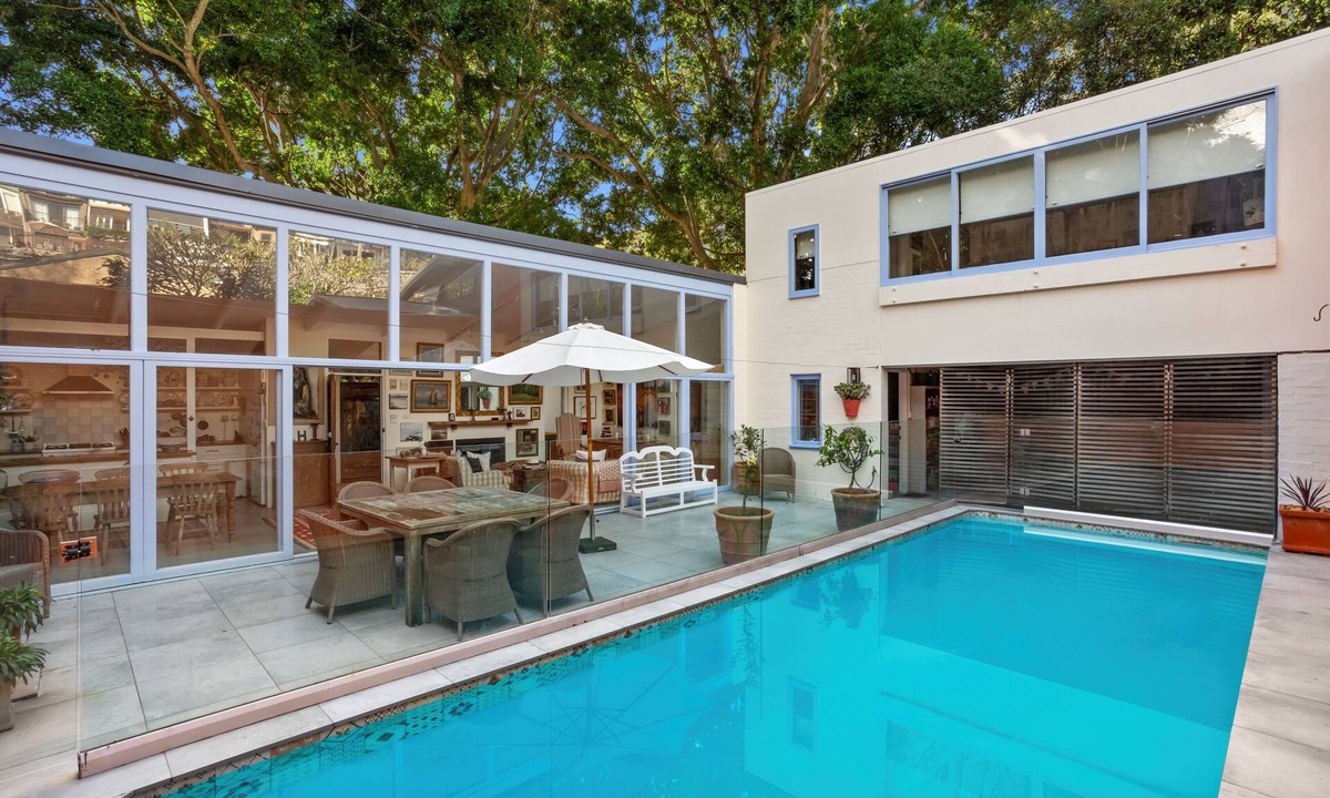 Paddington House | Characterful 4BR home w/pool, full of artwork w/galleries close by