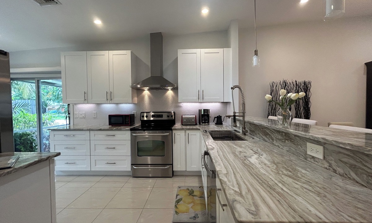 Deerfield Beach House | Charming 2-bedroom house with gorgeous patio garden