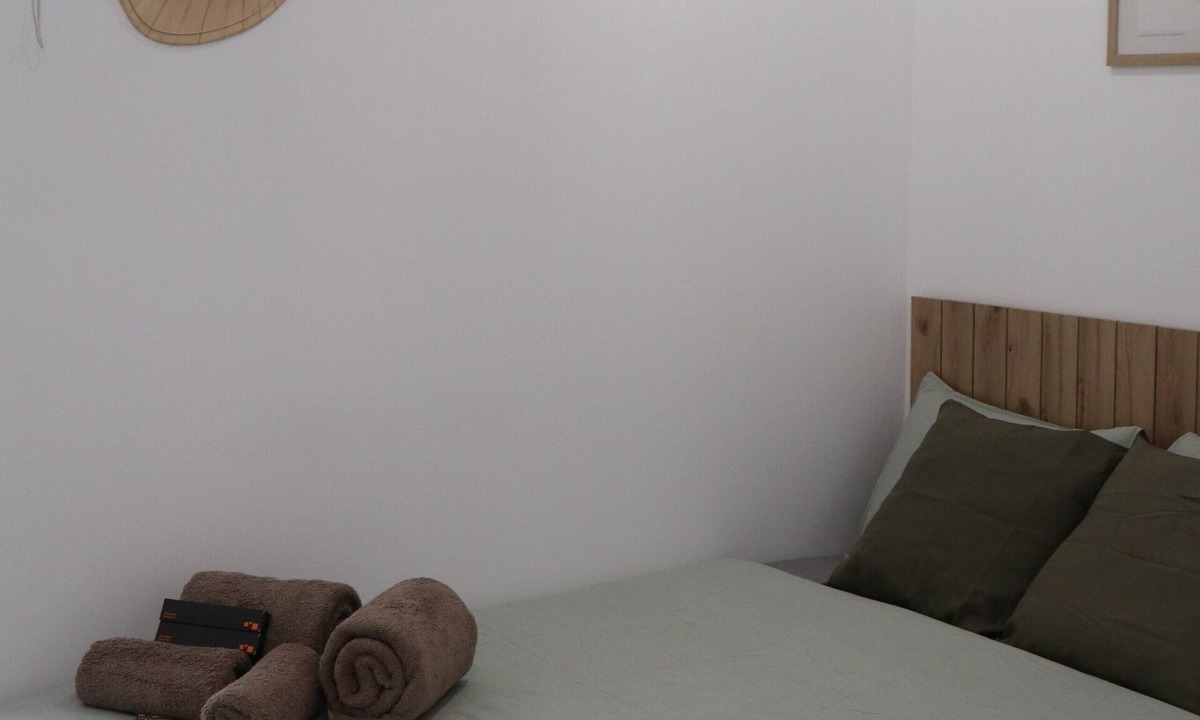 Quintana Apartment | Charming 2-bedroom apartment with WiFi, AC in beautiful Madrid B1
