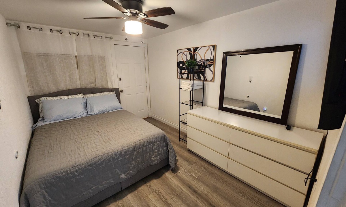 Los Angeles House | Charming 2bedroom home in wonderful Los Angeles with WiFi/AC and minutes to LAX.