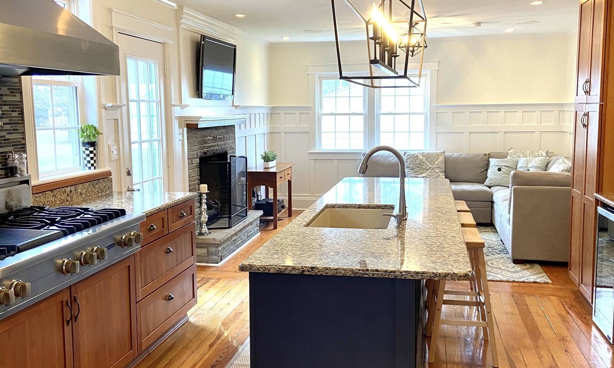 Skaneateles House | Charming 3 Bdrm Home-Less than 1 mile from Village of Skaneateles-with Parking